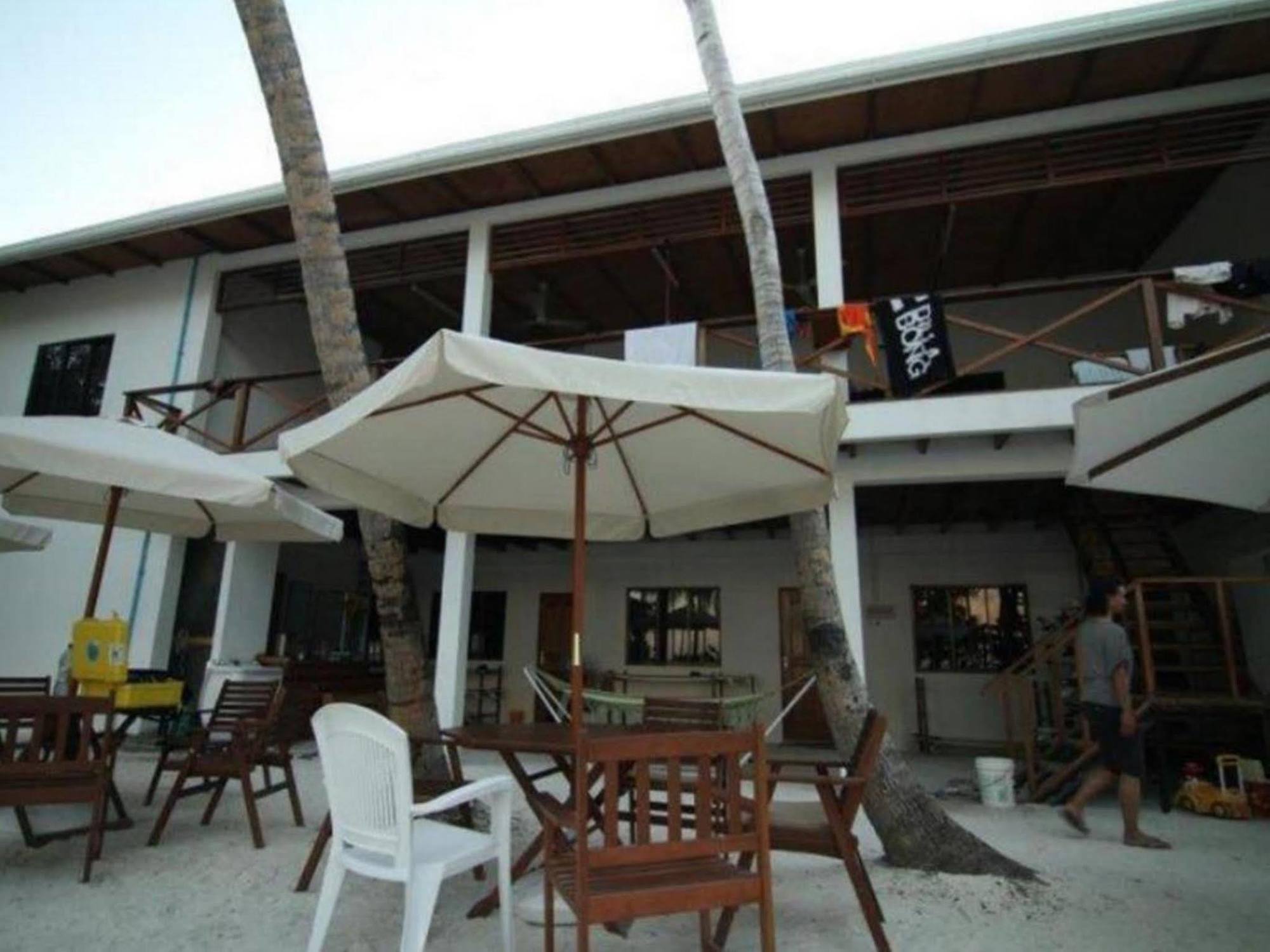 Thulusdhoo Surf Camp Guest House Екстериор снимка