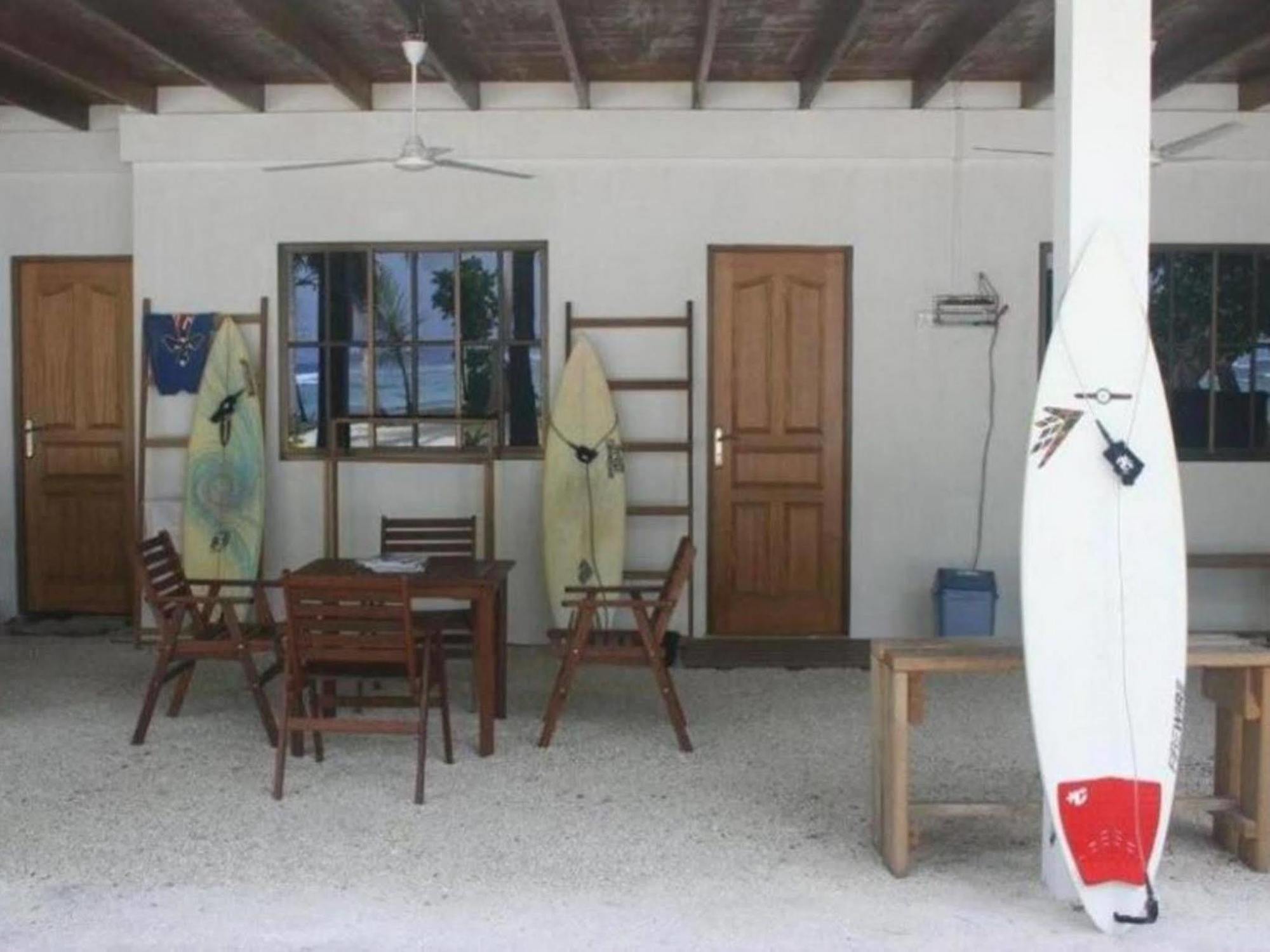 Thulusdhoo Surf Camp Guest House Екстериор снимка